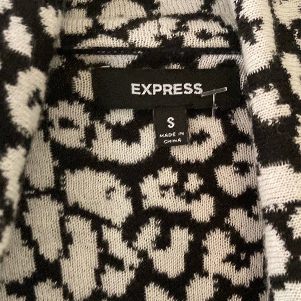 HOST PICK😀Animal Print Bolero Sweater - Picture 2 of 8